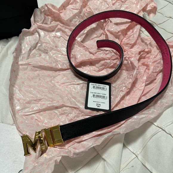 MCM Reservable belt black and pink sides with gold accent. - Picture 2 of 6